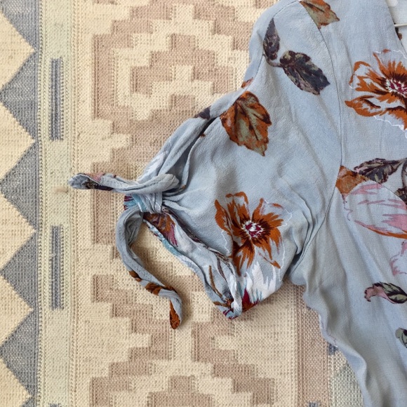 Lightweight floral button dress - Picture 2 of 5